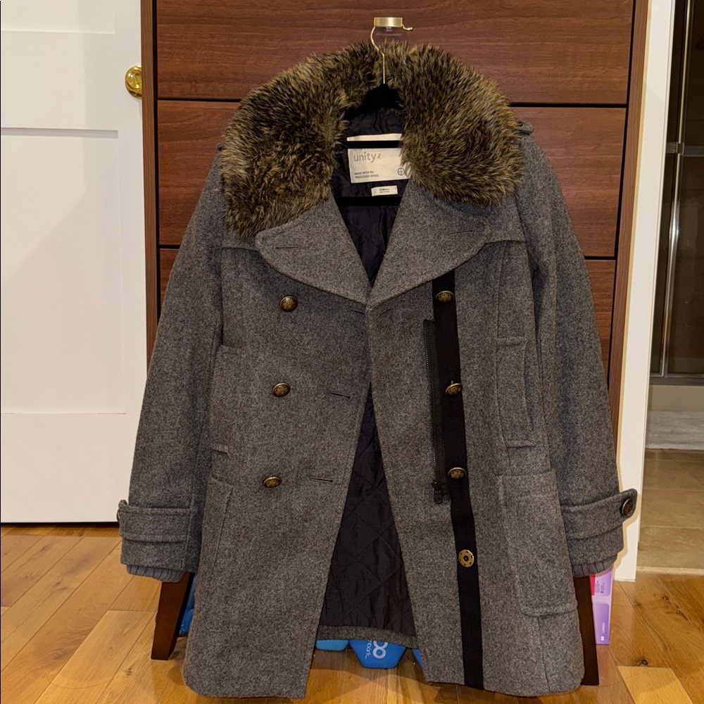 Aritzia community cadet wool pea coat removable fur size XS Gray